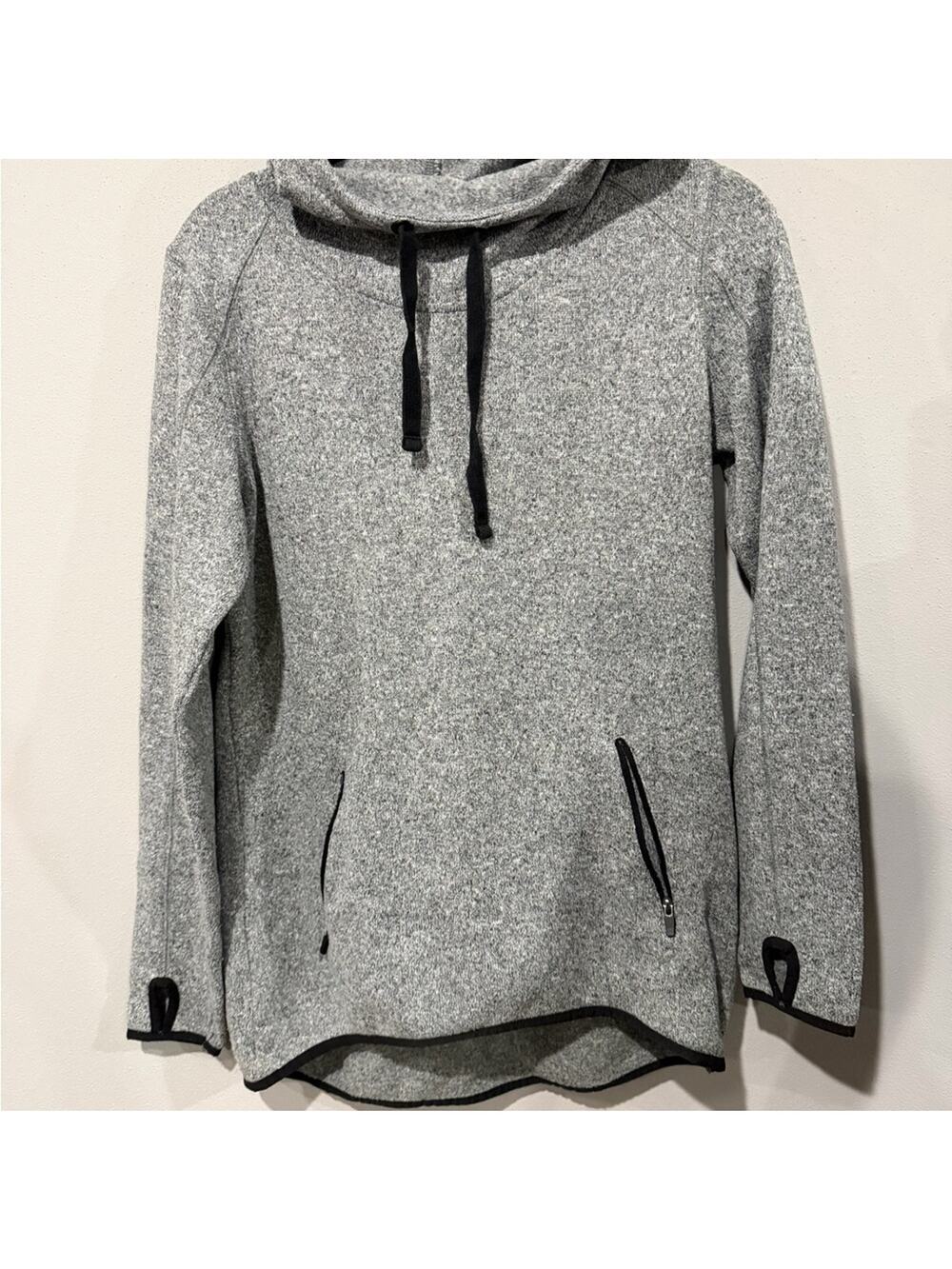 Old Navy Active Gray Funnel Neck Hoodie Thumbholes and zipper pockets in Medium